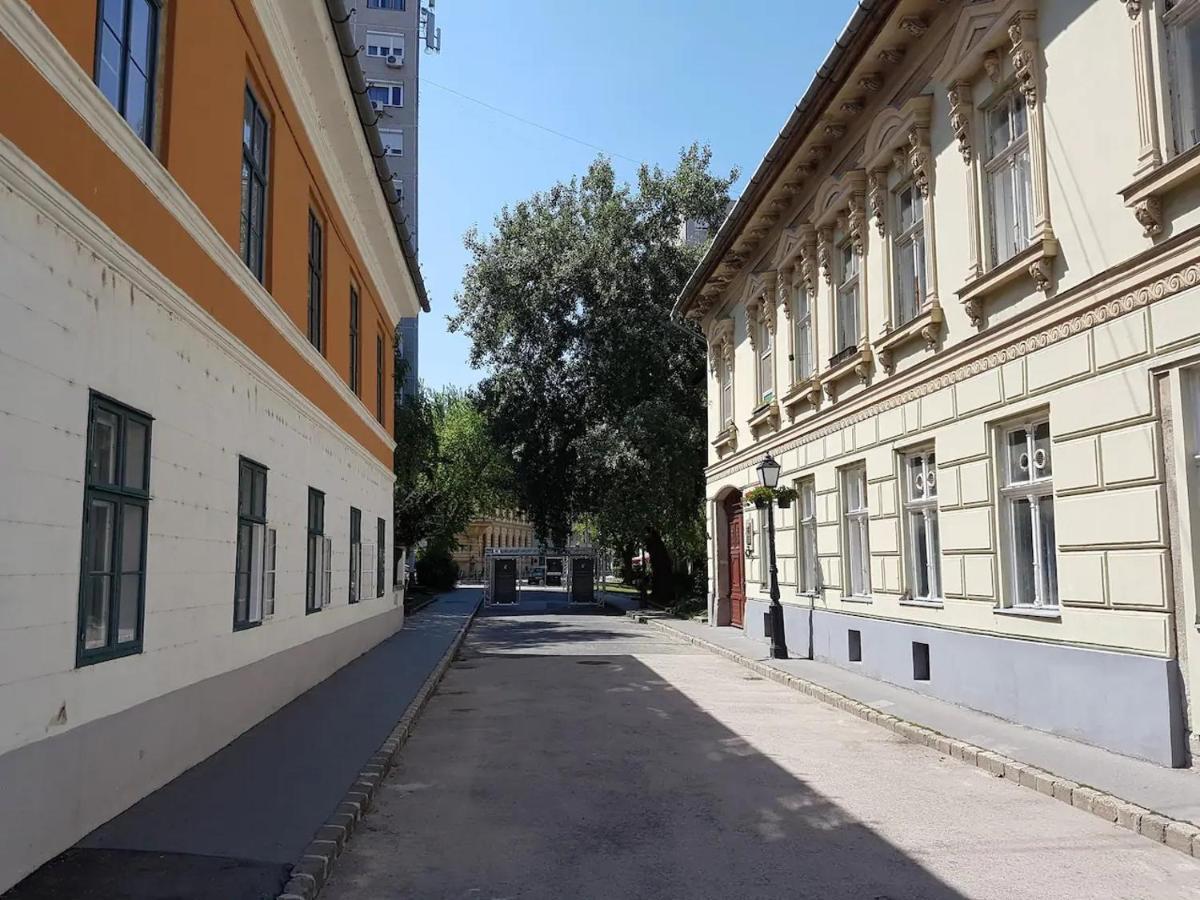 Ferienwohnung Stylish Historic Flat For 4 In Heart Of Oldbuda Budapest Exterior foto